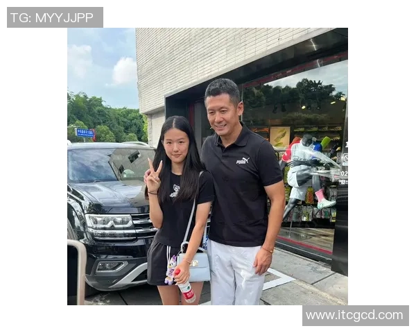 足球明星杨晨的居住地揭秘及其生活方式探讨